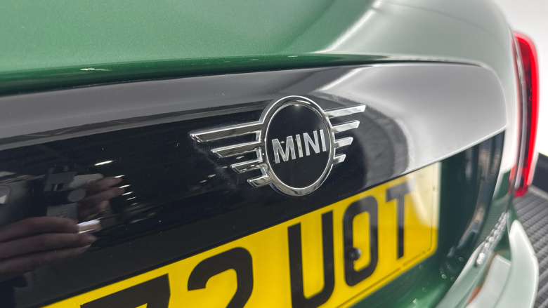 MINI Hatchback 1.5 Cooper Classic 3dr Auto [Comfort/Nav Pack] Petrol Hatchback